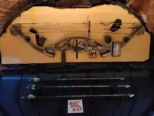 Slightly used Hoyt XT 2000 hunting bow in excellent condition. Comes with case.