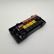 1999-2004 Land Rover Discovery 2 Engine Bay Fuse Box Assembly OEM YQE000310