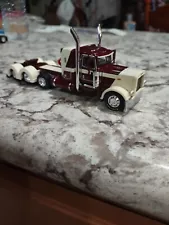 DCP 1/64 Peterbilt 389 TriAxle Heavy Haul