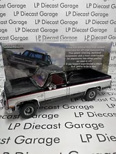 GREENLIGHT 1984 Chevrolet K10 Scottsdale Black Silver 1:18 Diecast Truck NEW