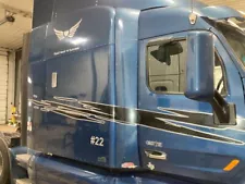 Peterbilt 579 FIBERGLASS Right/Passenger BETWEEN CAB AND SLEEPER Panel