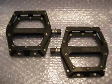 DMR Vault Mag Pedals - 9/16" Heavy Duty Chromoly Spindle Concave - Black