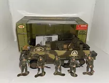 Ultimate Soldier 1:18 US M16 HALFTRACK “Camo” Marine Corp Ver. W/ 5 Man Crew !!