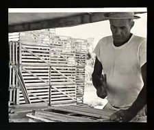 1965 Florida Man Builds Crawfish Traps Fishing Gear Construction VTG Press Photo