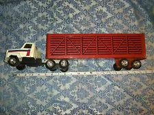 Vintage ERTL Tractor Trailer Large 20" Cattle Hauler