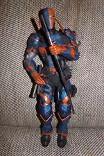 HOT TOYS 12" DEATHSTROKE ACTION FIGURE