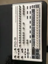 Behringer RD-9 (TR-909 clone) Analog/Digital Drum Machine come with original box