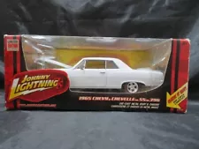 Johnny Lightning 1965 Chevy Chevelle SS 396 1: 24 Scale