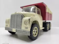 Ertl International Loadstar Hydraulic Dump Truck