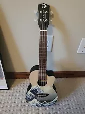 Luna Uke Great Wave Concert Ukulele, Mahogany, Spruce, Cutaway, GIG Bag. Perfect