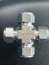 Swagelok TF-SS1210-4 CROSS UNION 3/4" 2 Available For Sale.