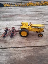 ERTL MINNEAPOLIS MOLINE G 1000 1/16 SCALE TOY TRACTOR WITH TRU SCALE DISC, USED