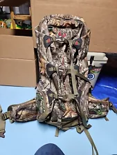 Badlands 2200 Large Hunting Backpack with Built-in Meat Hauler (Realtree Edge)