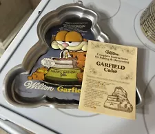 GARFIELD WILTON CAKE PAN 1981 VINTAGE WITH PLASTIC EYES