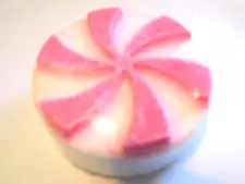 TWISTED PEPPERMINT BATH AND BODY WORKS BATH FIZZY W/SHEA BUTTER BOMBS 4 OZ/113 G