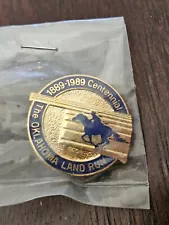 NOS Oklahoma Centennial 1889-1989 Land Run Commemorative Lapel Pin Boomer Sooner