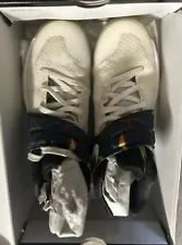 Size 9.5 - Nike Kyrie 2 Parade - 819583-110