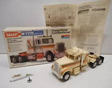 Freightliner Conventional 1979 1/32 scale #1202 Monogram Snaptite VTG Pre-built