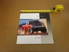 1992 Toyota Truck pickup SR5 4wd 2wd sales brochure 32 page literature ORIGINAL