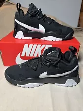 Nike Air Barrage Low Black/White - CD7510-001 New In Box Men 7 - Women 8.5