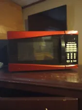 Hamilton Beach Stainless Steel 0.9 Cu. Ft. Red Microwave Oven