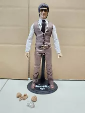 HOT TOYS MIS11 BRUCE LEE (IN SUIT) 1/6TH SCALE COLLECTIBLE FIGURE