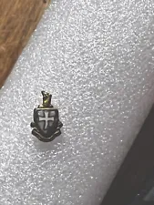 Vintage Sigma Chi Fraternity Coat Of Arms Pin