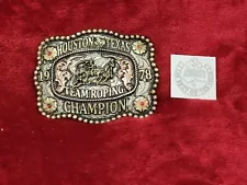 TEAM ROPING CHAMPION PRO RODEO TROPHY BUCKle☆HOUSTON TEXAS☆1978☆RARE☆82