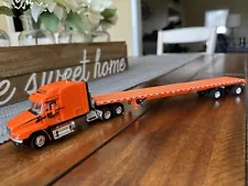 DCP 1/64 Schneider National Century & Matching Wilson Spread Axle Flatbed #30166