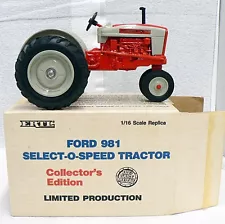 FORD 901 COLLECTORS EDITION COLLECTIBLE TRACTOR IN ORIGINAL BOX