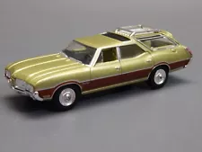 GREENLIGHT MINT CONDITION 1970 OLDSMOBILE VISTA CRUISER !