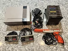 Nintendo NES-101 Console 2 Controllers Zapper 8 Games 143 Multi Cart Tested