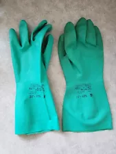 Sol-Vex size 9 Medium Reusable Nitrile Gloves Chemical Solvent Resistant 37-175