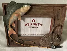 Red Shed Fishing Picture Frame - Holds a 6" x 4" Picture - NEW!