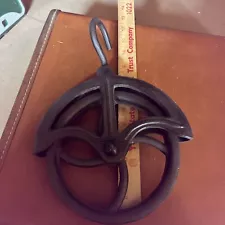 Well pulley , reproduction 12 inch