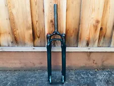 RST hybrid trekking fork 50 mm travel w/ hydraulic lock out for 700c wheels NEW