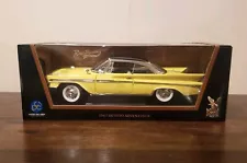 Road Signature Deluxe Edition 1961 Desoto Adventurer Yellow Diecast 1:18 New