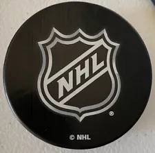 NHL LOGO SOUVENIR PUCK