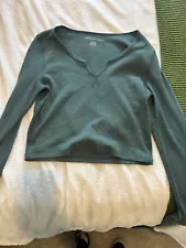 Green American eagle cropped waffle knit long sleeve shirt perfect for fall