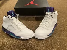 JORDAN 5 RETRO 136027-108 . MENS WHITE PURPLE GRAPE5 SIZE 8.