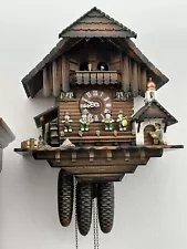 VINTAGE 8 DAY OOM PAH BAND CUCKOO CLOCK ( MUSICAL Doesn’t work ).