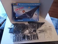 Revell Stealth B-2 Advanced Technology Bomber Model Kit 1:72 Scale 1987 Vtg NEW