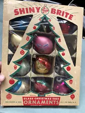 (133). vintage Christmas ornaments from an estate sale (11 in the box)