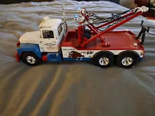 First Gear 19-2792 Mack R-Model Tow Truck Malcolm Towing 1:34 Scale