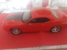 Maisto 1 : 18 2009 Dodge Challenger Concept model car