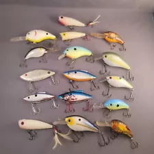 Lot of 16 Crankbaits