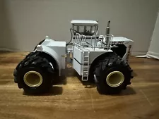 Big Bud 16V-747 “Toy Farmer” Farm Tractor 4wd Articulated 900 HP 1/32 Scale Ertl