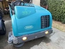 Tennant M30 floor Scrubber