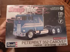 Revell Snap Tite Peterbilt 352 Cabover, Historic Series 1:32 Scale Model(24-1602