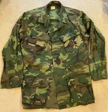 Vtg Vietnam War Camo ERDL Jungle Jacket Size Fatigue Stripped Patches 2 Tone